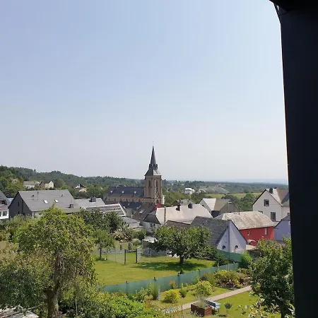 Ruhige Dachgeschosswohnung Mit Kleiner Sauna, Balkon, Aussicht