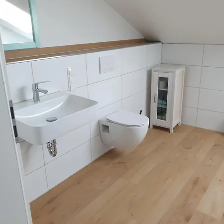 Apartmán Ruhige Dachgeschosswohnung Mit Kleiner Sauna, Balkon, Aussicht *